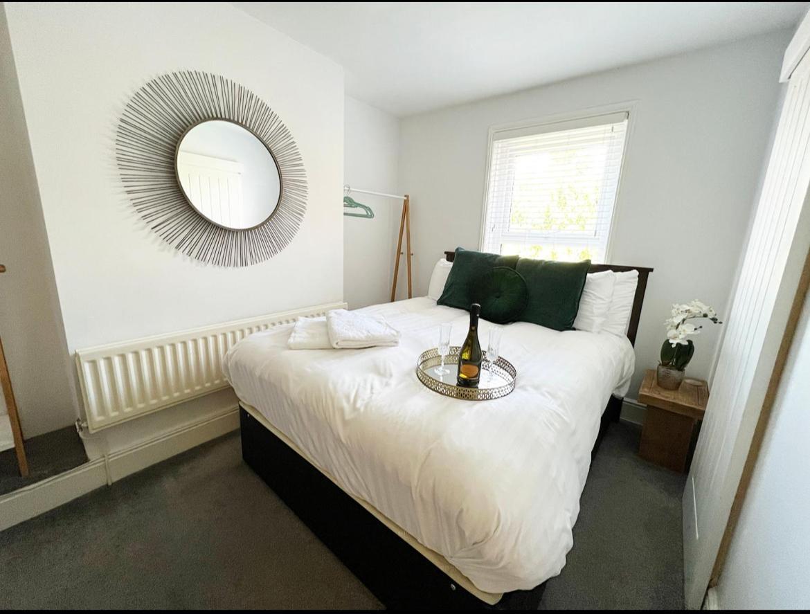 Modern 3 Bed, Heart Of Ashley Cross, 5 Mins To Sandbanks بول المظهر الخارجي الصورة